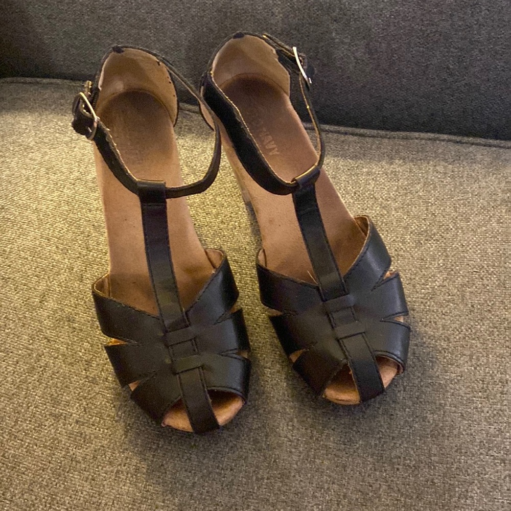 Cute and comfy clog-style sandals